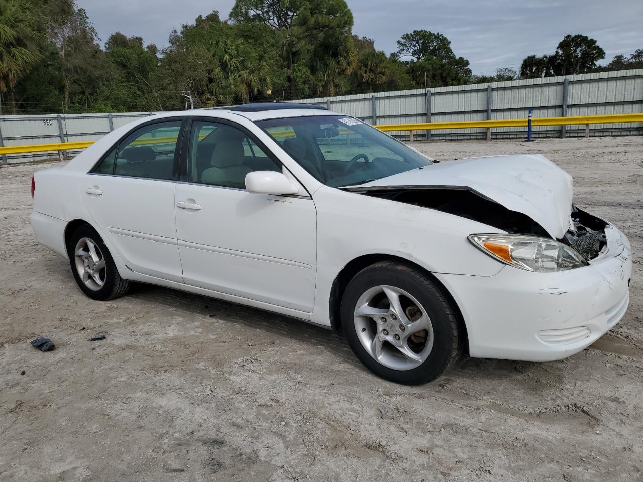 2003 Toyota Camry VIN 4T1BE32K03U229099 Copart auction photo, front end / minor dent/scratches damage thumbnail 4