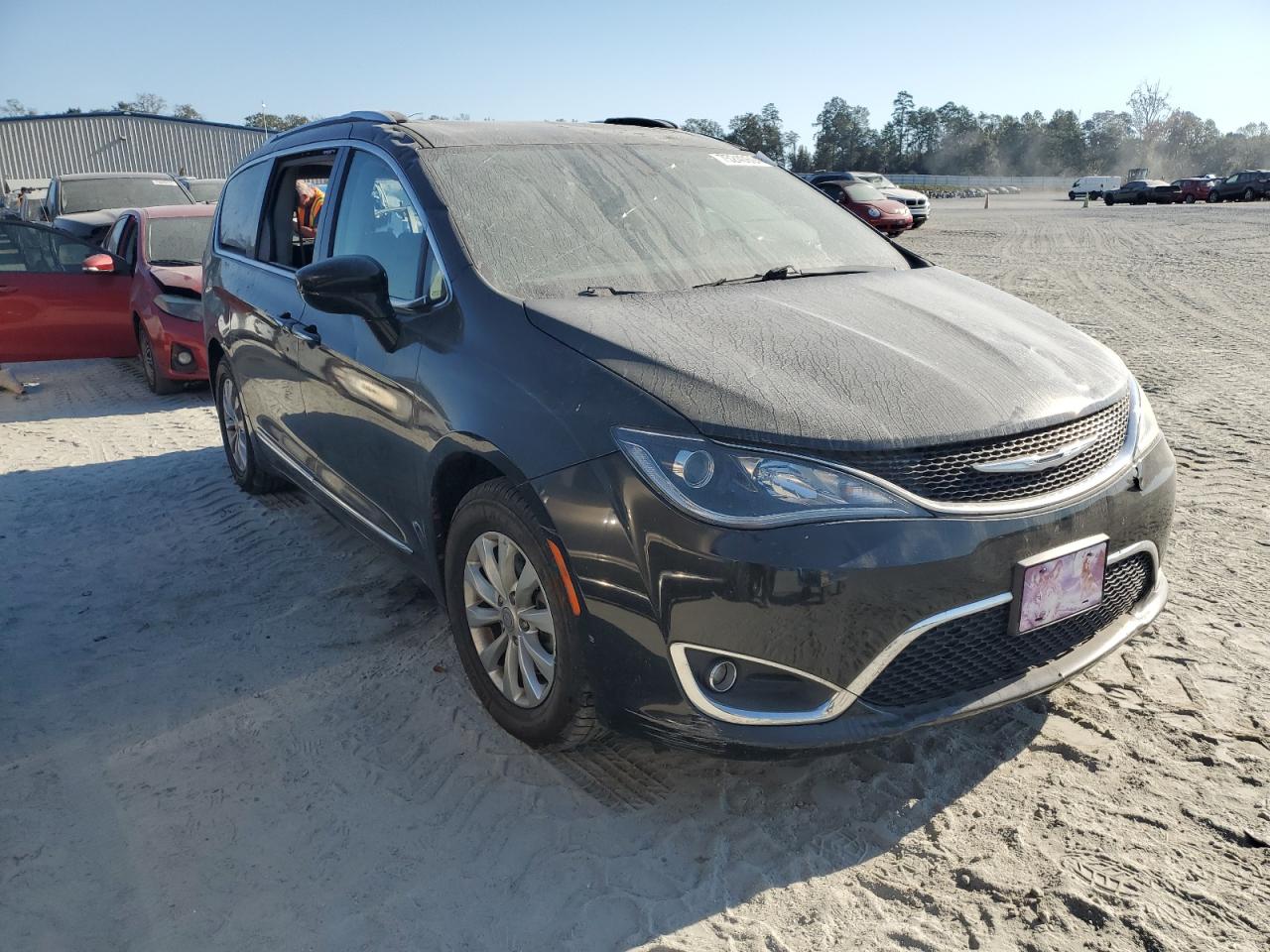 2018 Chrysler Pacifica VIN 2C4RC1BG1JR119889 Copart auction photo, all over damage thumbnail 4