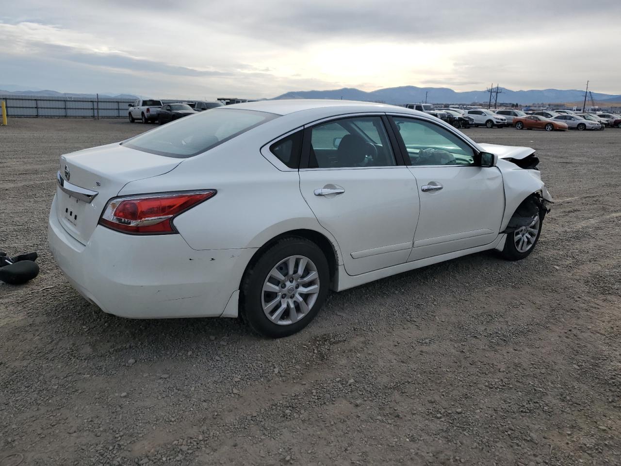 2015 Nissan Altima VIN 1N4AL3AP0FC575608 Copart auction photo, front end / minor dent/scratches damage thumbnail 3