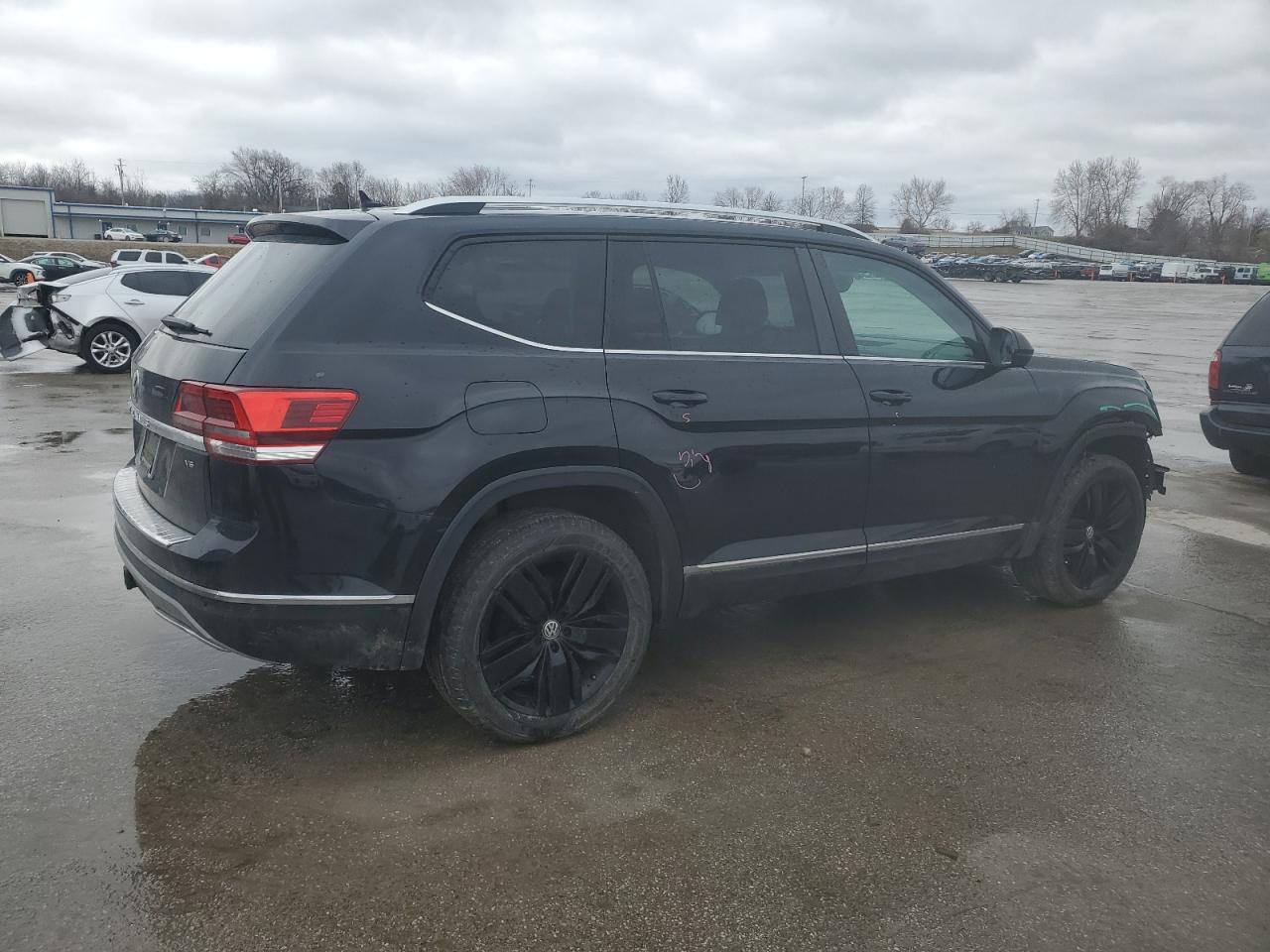 2019 Volkswagen Atlas VIN 1V2ER2CA7KC555023 Copart auction photo, front end damage thumbnail 3