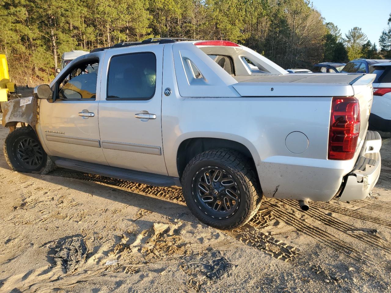 2013 Chevrolet Avalanche VIN 3GNMCEE09DG182031 Copart auction photo, burn damage thumbnail 2