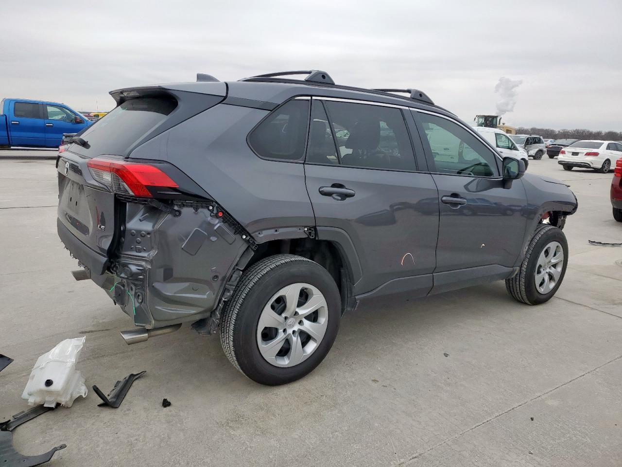 2020 Toyota RAV 4 VIN 2T3H1RFV2LW084796 Copart auction photo, front end / rear end damage thumbnail 3