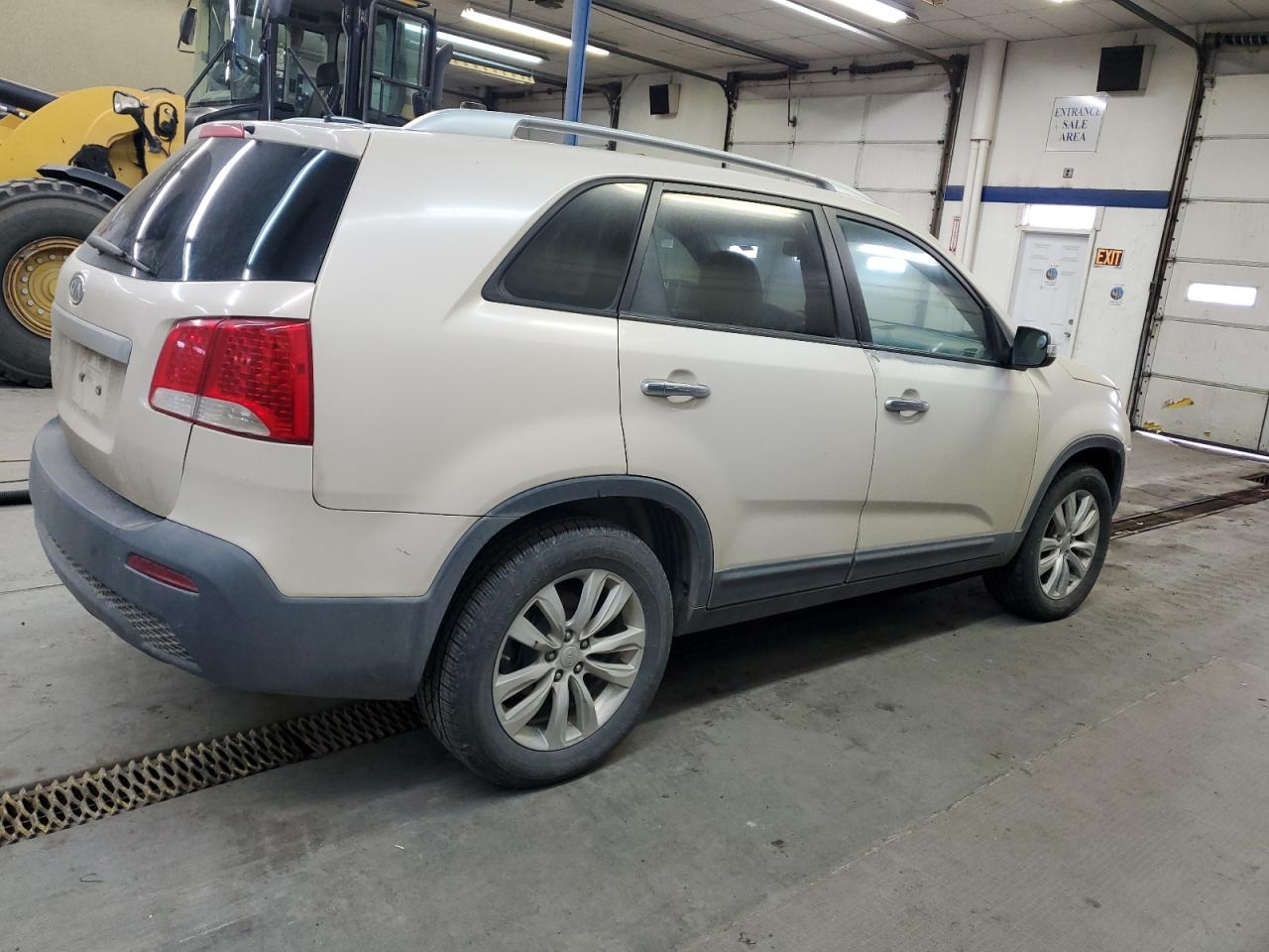 2011 KIA Sorento VIN 5XYKT4A26BG058652 Copart auction photo, minor dent/scratches damage thumbnail 3