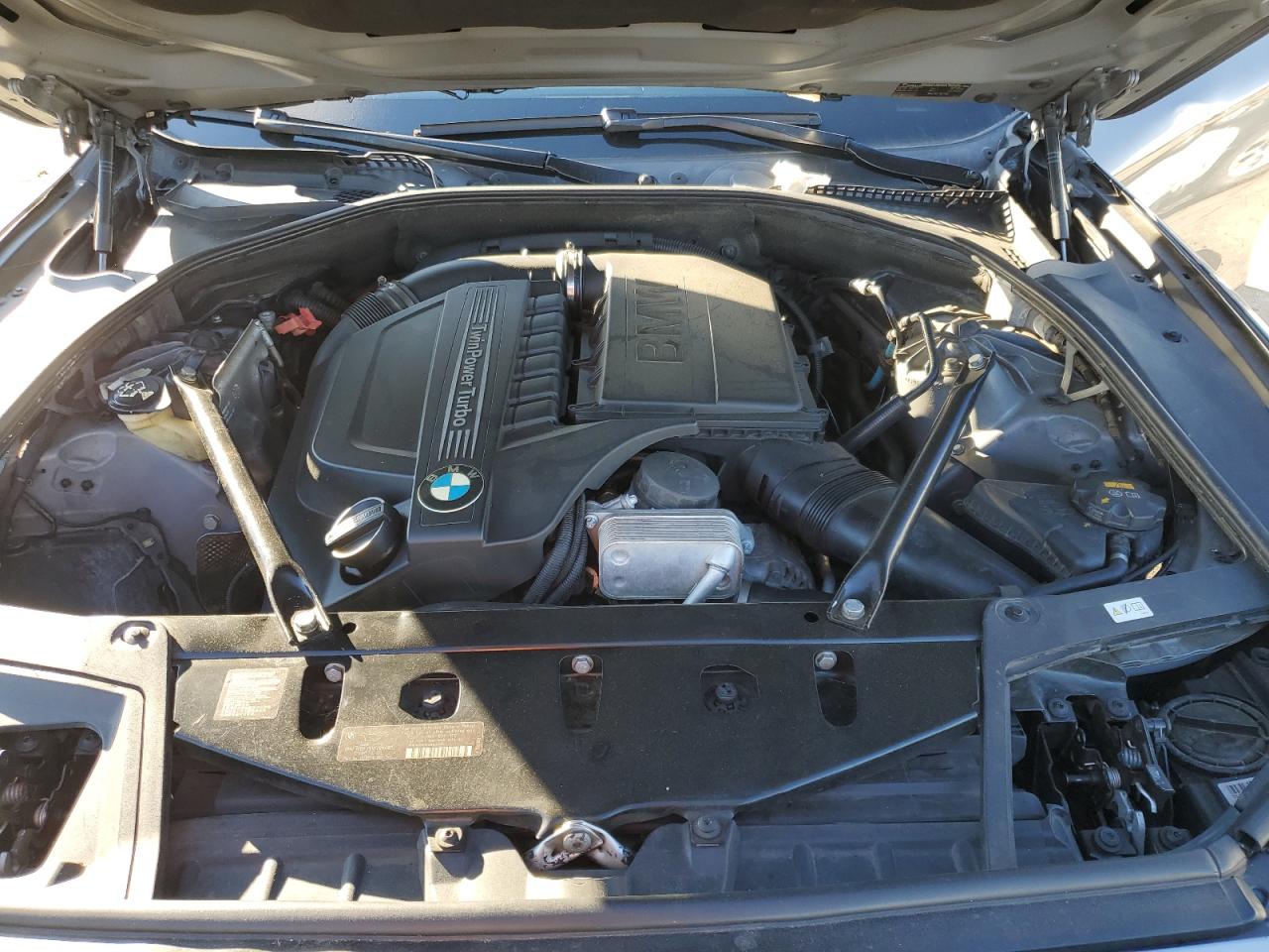 2015 BMW 5er VIN WBA5B1C55FD921514 Copart auction photo, front end damage thumbnail 11