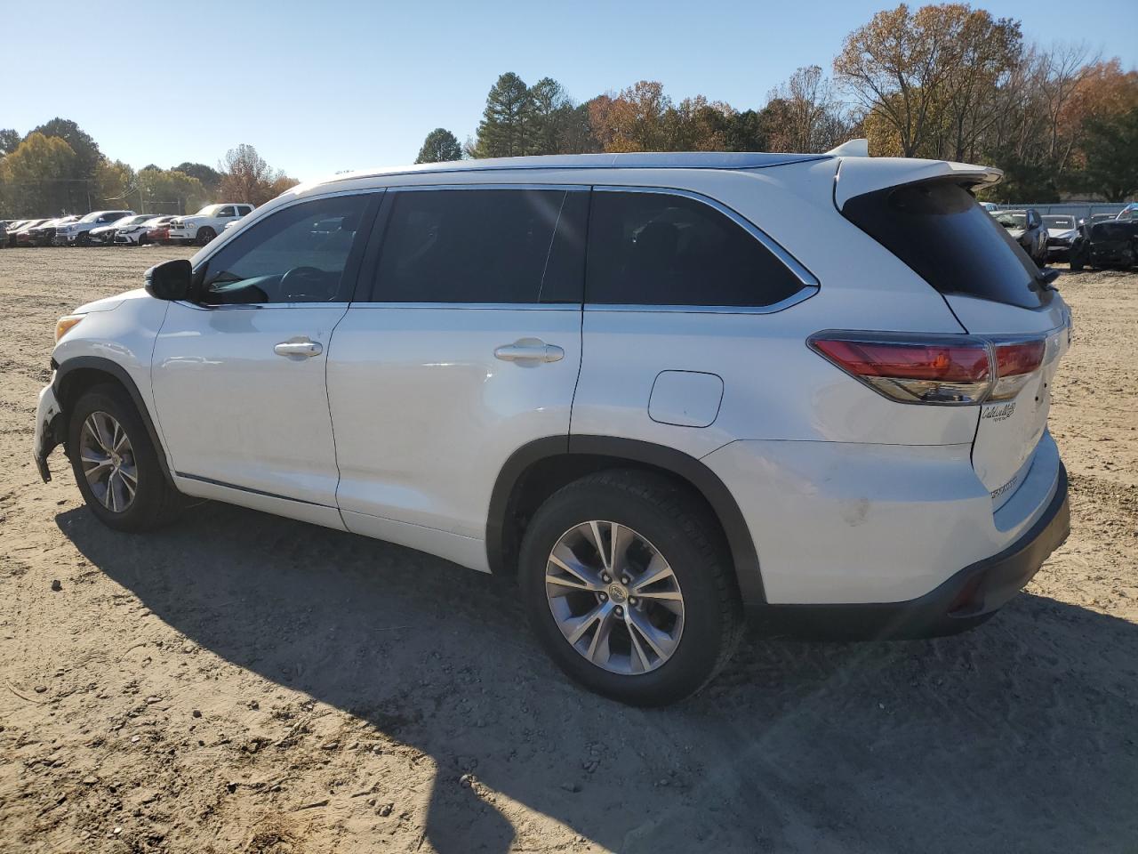 2015 Toyota Highlander VIN 5TDKKRFHXFS067716 Copart auction photo, front end / side damage thumbnail 2