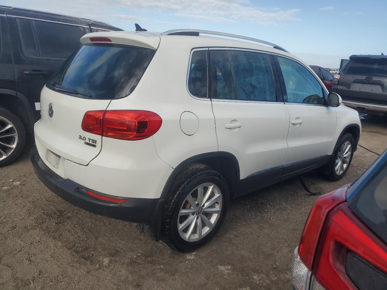 2017 Volkswagen Tiguan VIN WVGSV7AX7HK019512 Copart auction photo, water/flood damage thumbnail 3