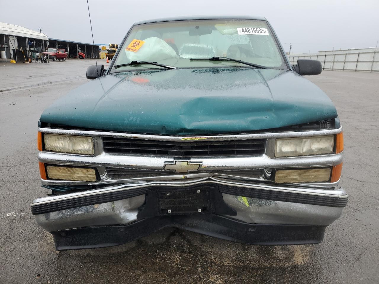 1998 Chevrolet GMT-400 VIN 1GCEC19M5WE190351 Copart auction photo, rear end / front end damage thumbnail 5