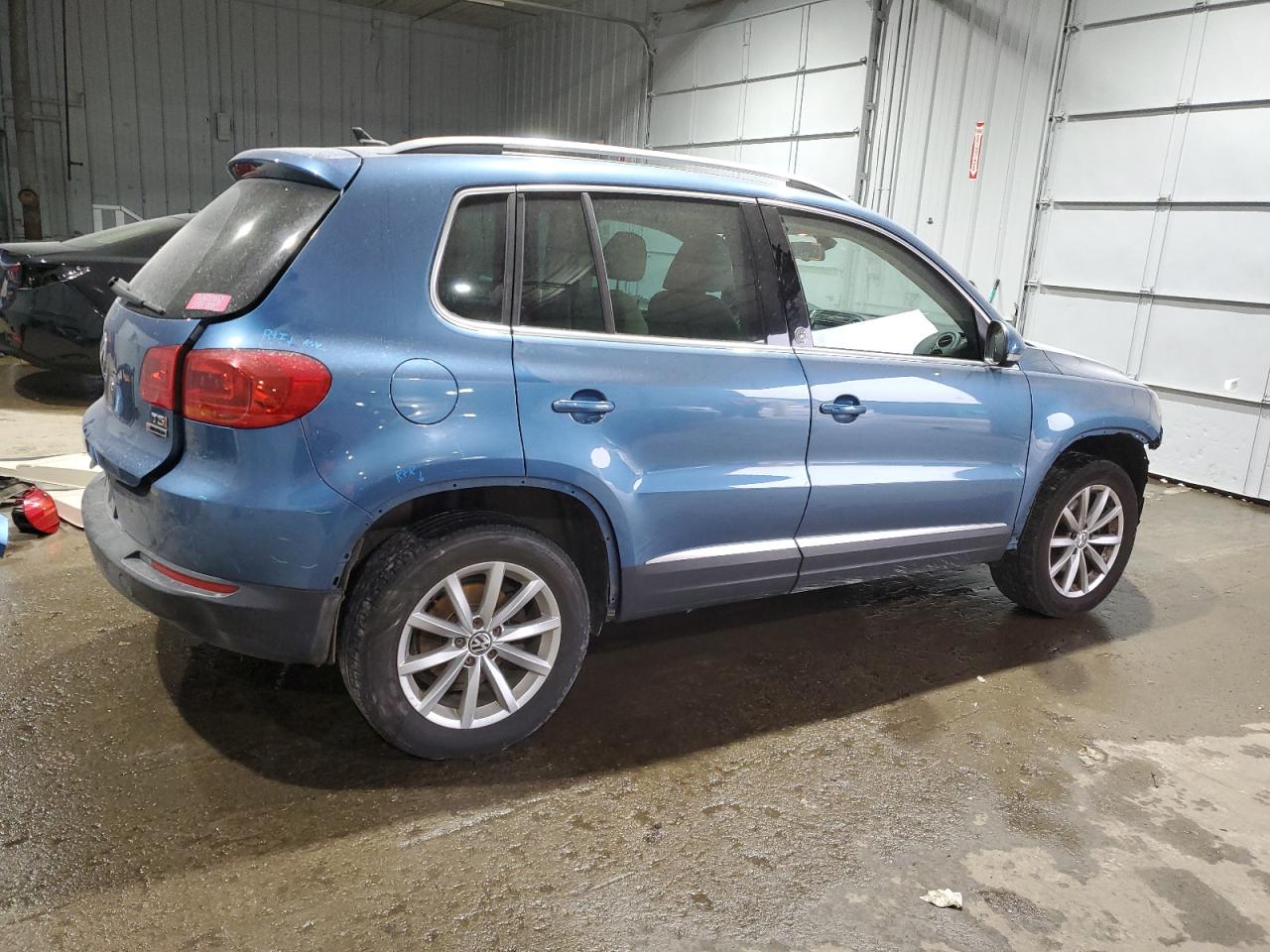 2017 Volkswagen Tiguan VIN WVGSV7AX2HK007414 Copart auction photo, all over / minor dent/scratches damage thumbnail 3