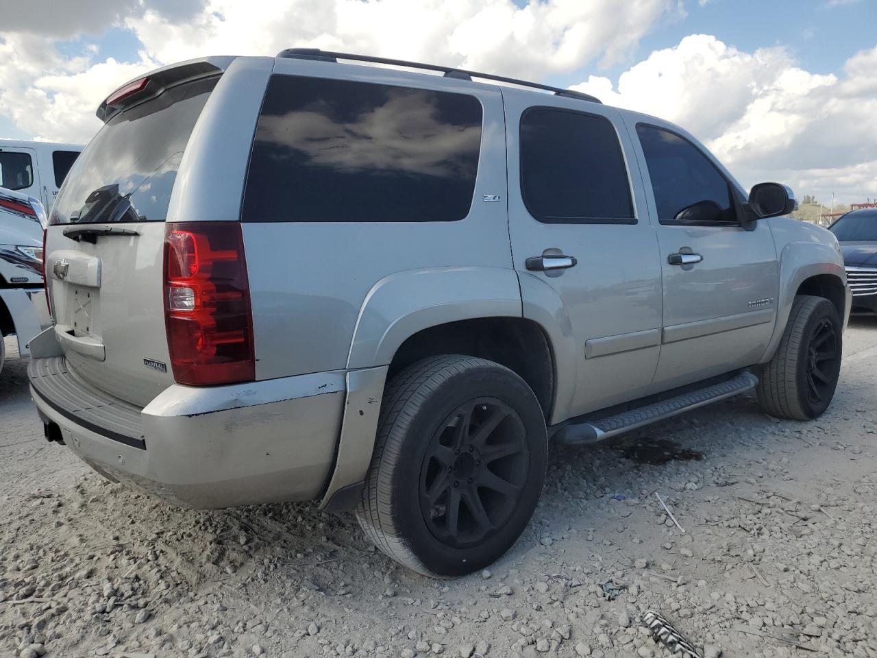 2008 Chevrolet Tahoe VIN 1GNFC13018R207188 Copart auction photo, front end / minor dent/scratches damage thumbnail 3