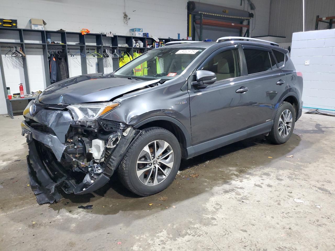 2018 Toyota RAV 4 VIN JTMRJREV8JD185227