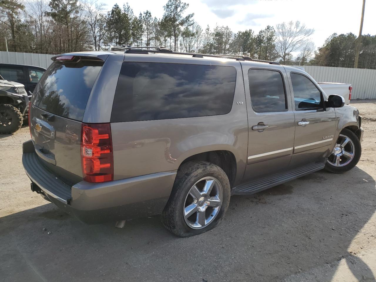 2014 Chevrolet Suburban VIN 1GNSCKE03ER151784 Copart auction photo, front end damage thumbnail 3