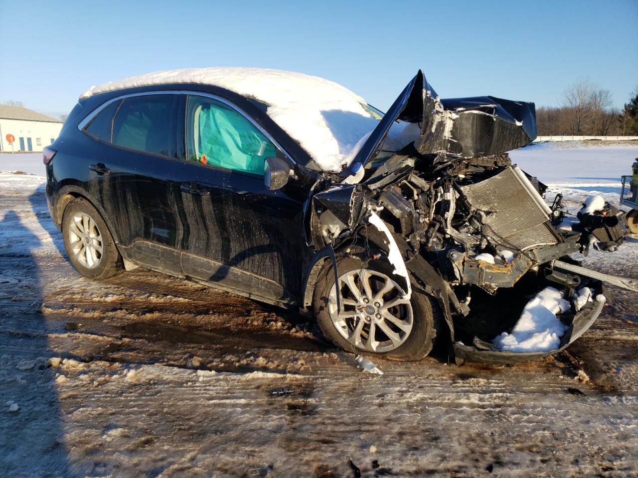 2022 Ford Escape VIN 1FMCU9G66NUA98513 Copart auction photo, front end / undercarriage damage thumbnail 4