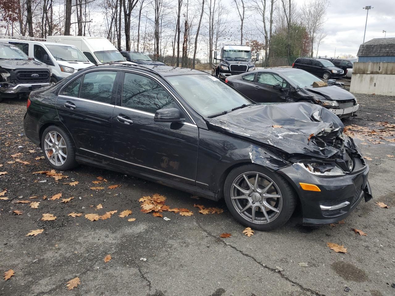 2013 Mercedes-Benz C-klasse VIN WDDGF8AB4DR245922 Copart auction photo, front end / minor dent/scratches damage thumbnail 4
