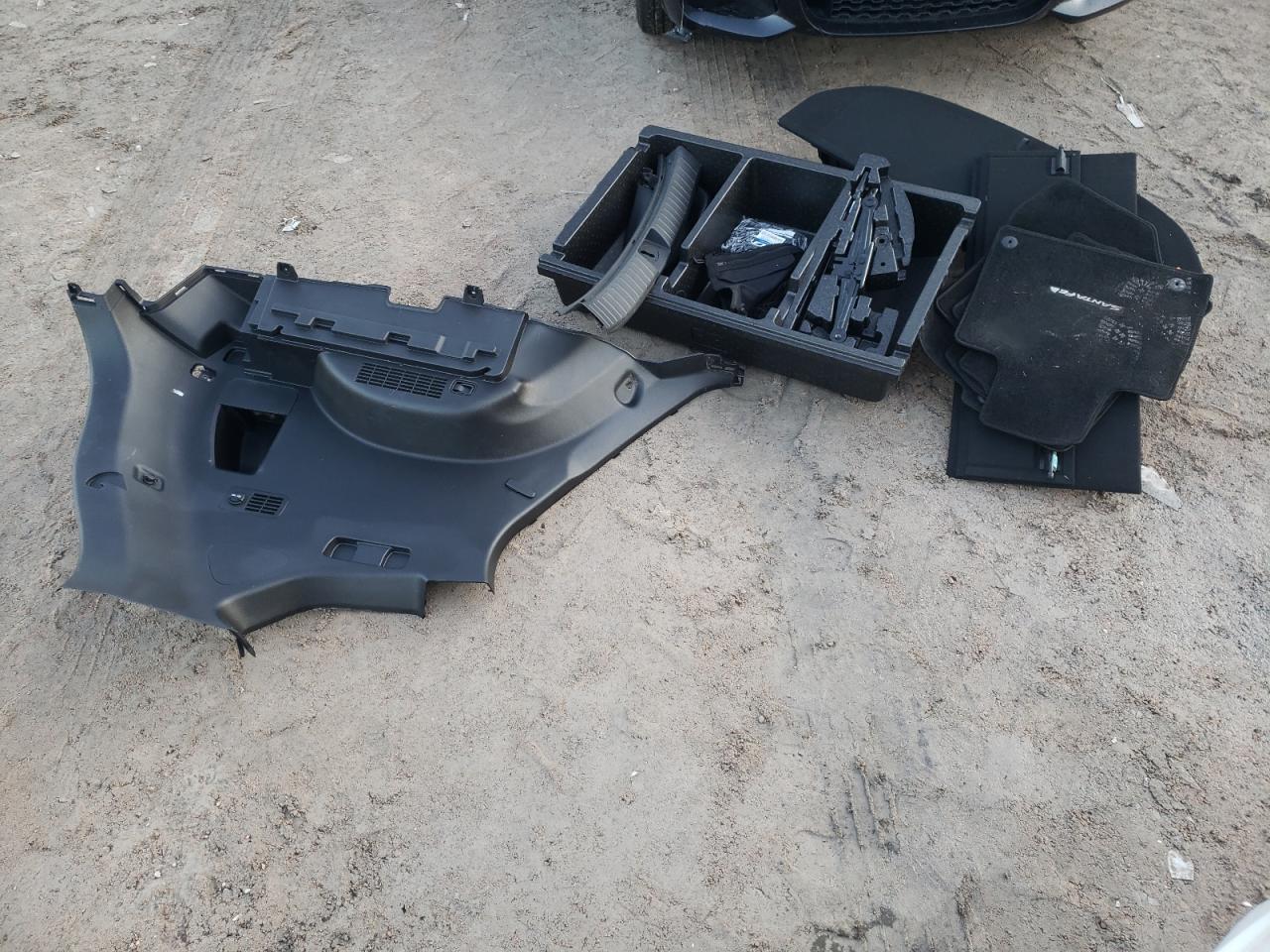 2019 Hyundai Santa Fe VIN 5NMS23AD9KH105757 Copart auction photo, vandalism damage thumbnail 15