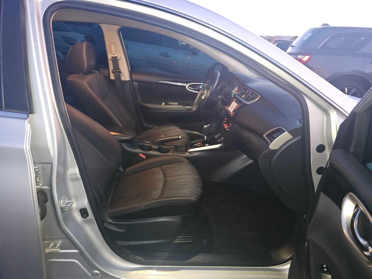 2018 Nissan Sentra VIN 3N1AB7AP2JY262258 Copart auction photo, normal wear / minor dent/scratches damage thumbnail 5