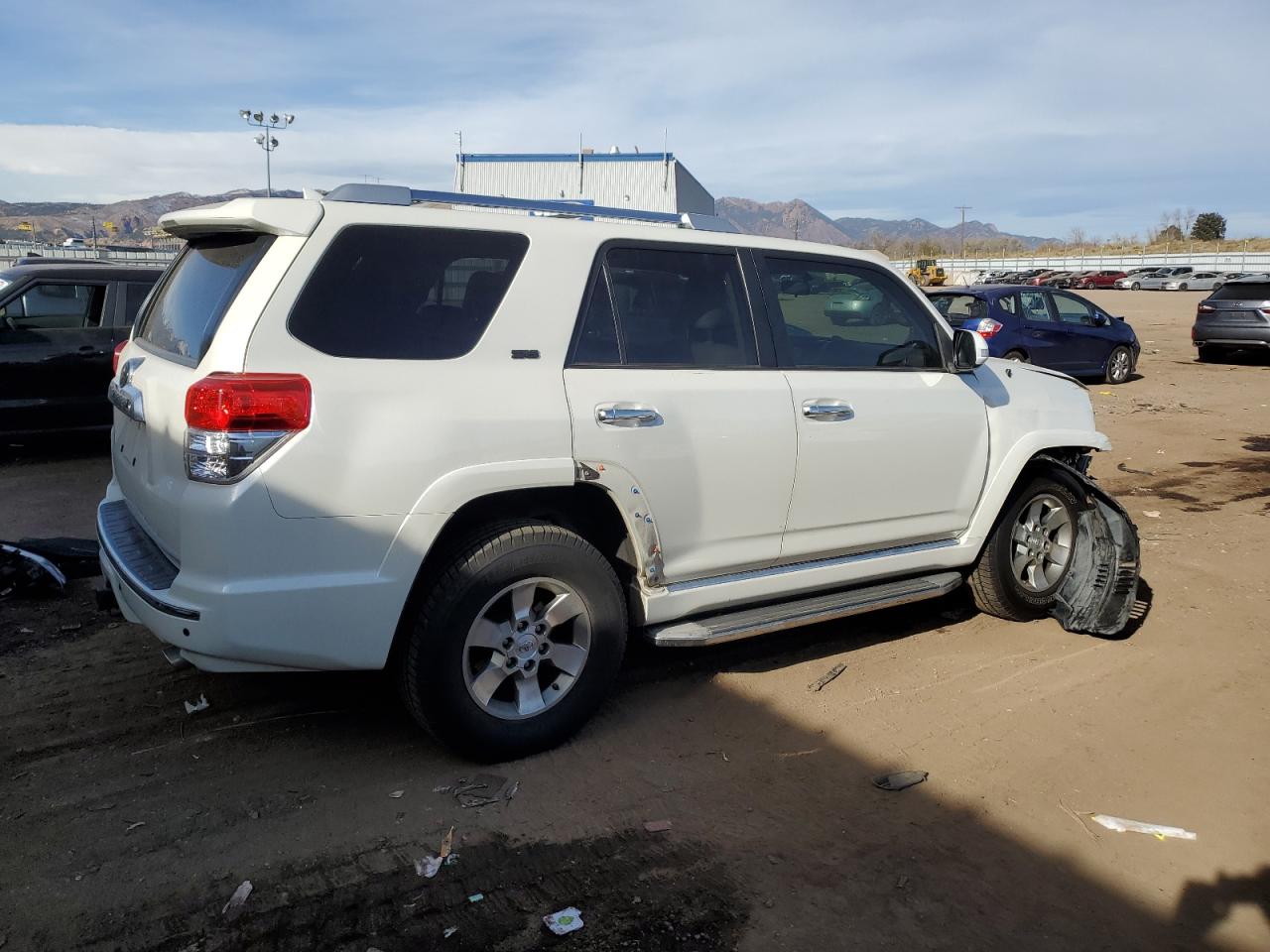2011 Toyota 4Runner VIN JTEBU5JR9B5076650 Copart auction photo, front end / side damage thumbnail 3