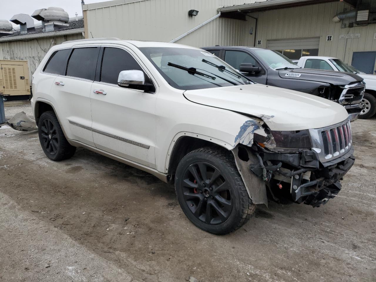 2011 Jeep Grand Cherokee VIN 1J4RR5GG6BC723019 Copart auction photo, front end damage thumbnail 4