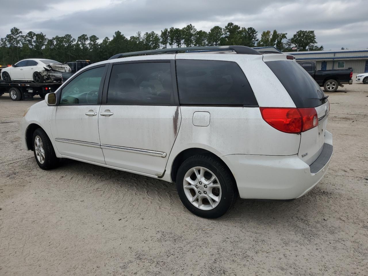 2006 Toyota Sienna VIN 5TDBA22C66S057821 Copart auction photo, normal wear damage thumbnail 2