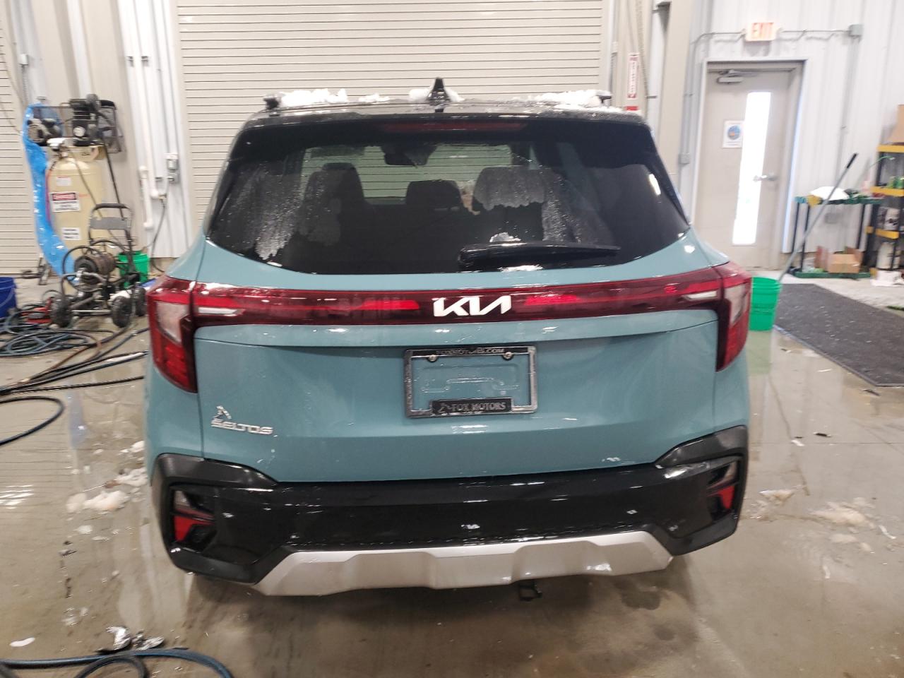 2025 KIA Seltos VIN KNDEU2AA2S7702392 Copart auction photo, front end / side damage thumbnail 6