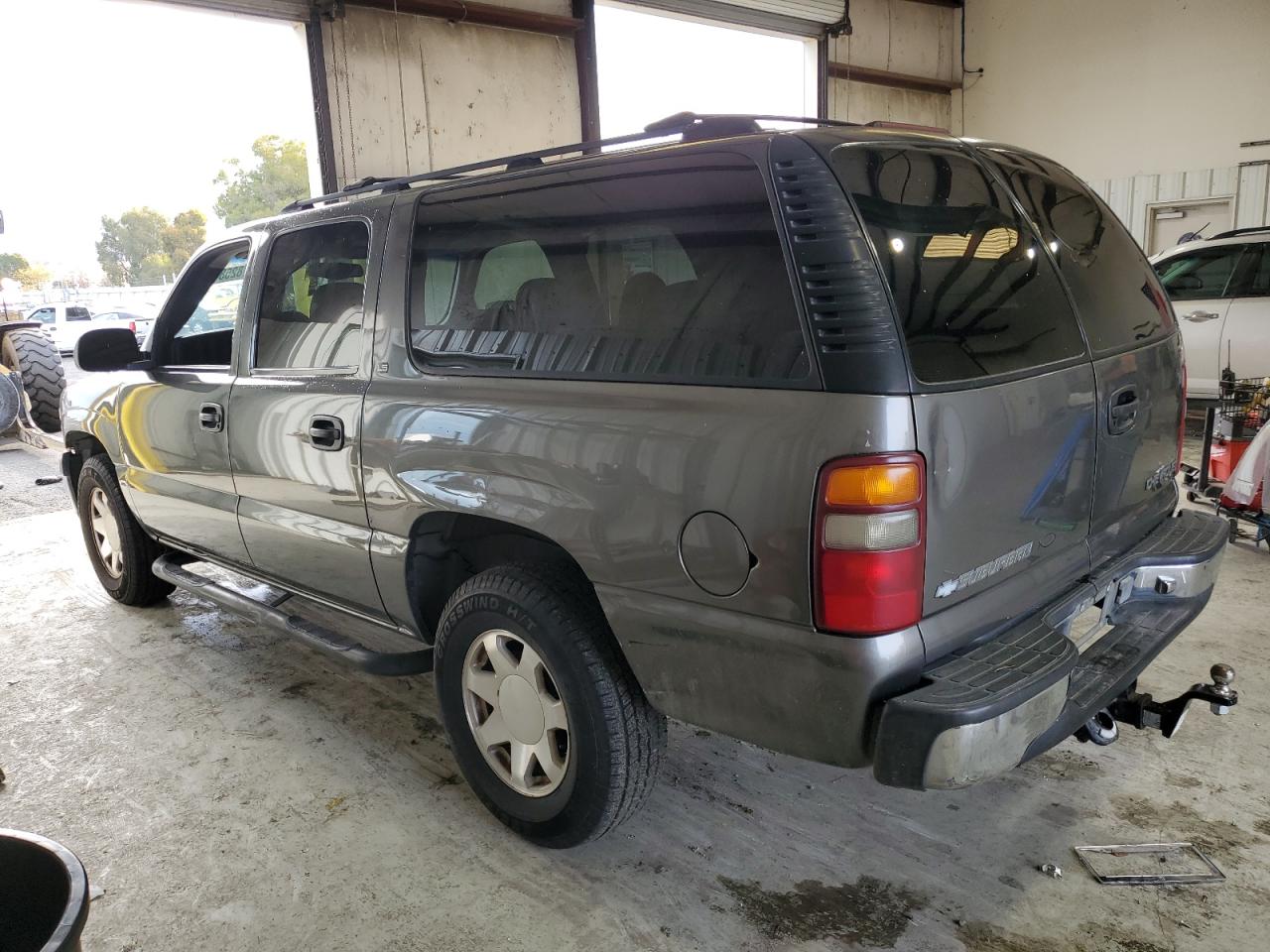 2001 Chevrolet Suburban VIN 3GNEC16T41G148001 Copart auction photo, vandalism damage thumbnail 2