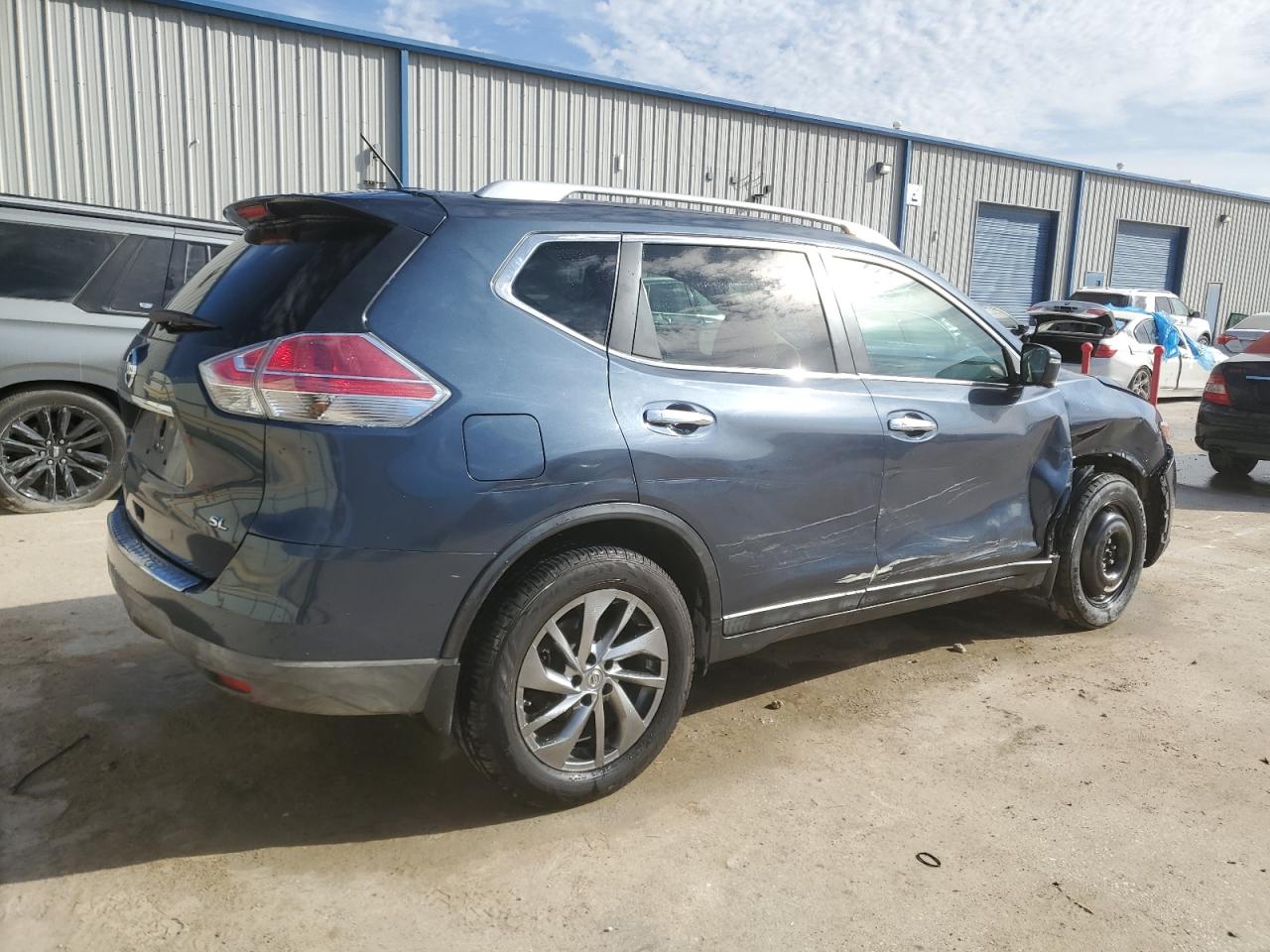 2015 Nissan Rogue VIN 5N1AT2MT3FC900289 Copart auction photo, front end / side damage thumbnail 3