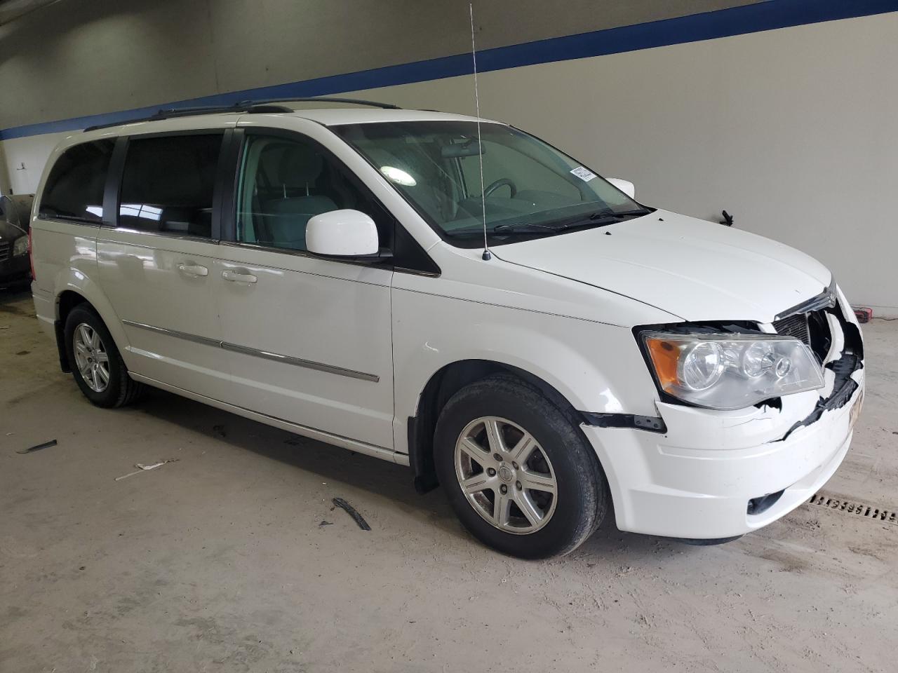 2009 Chrysler Town & Country VIN 2A8HR54189R624973 Copart auction photo, front end damage thumbnail 4