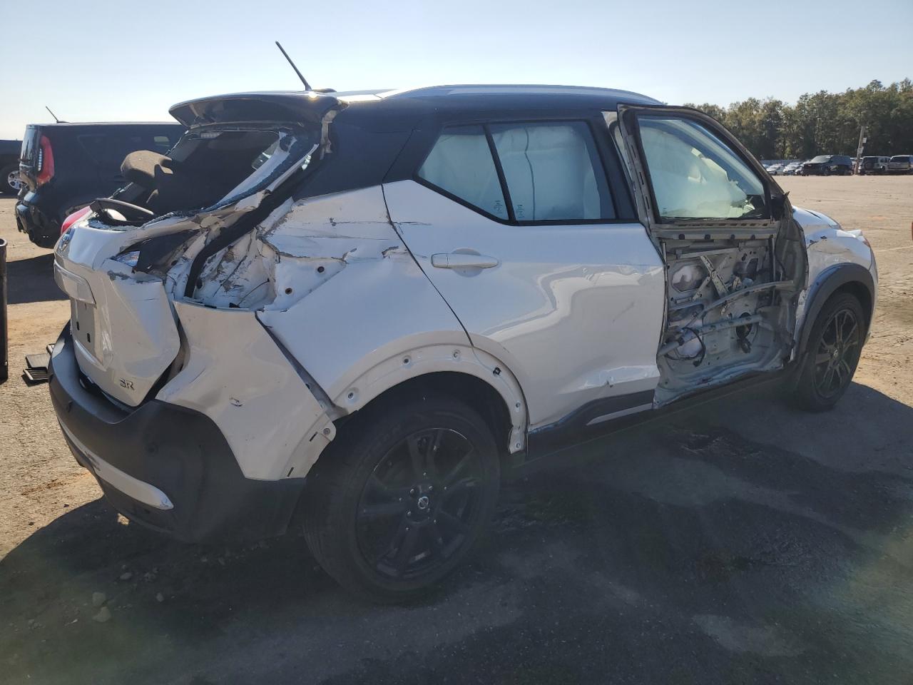 2020 Nissan Kicks VIN 3N1CP5DV6LL543925 Copart auction photo, side / rear end damage thumbnail 3
