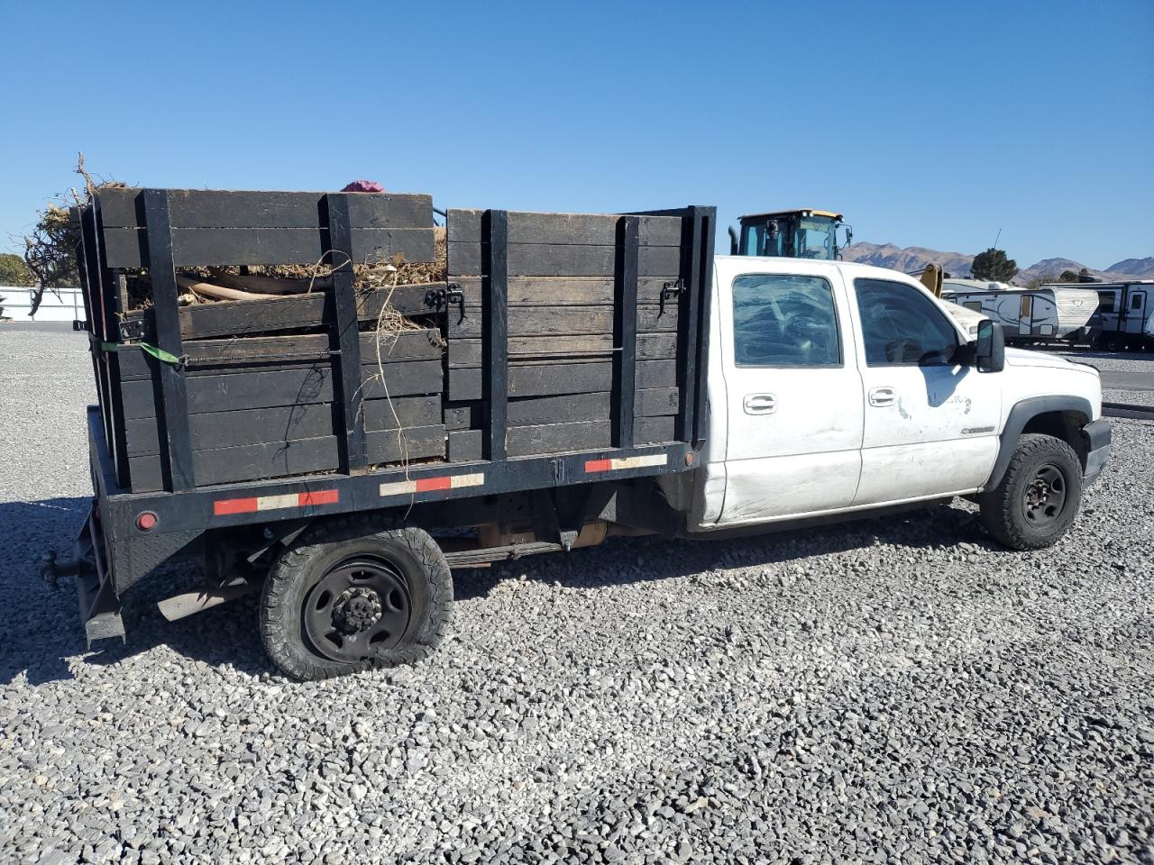 2007 Chevrolet Silverado VIN 1GCHC23U87F144651 Copart auction photo, side / undercarriage damage thumbnail 3