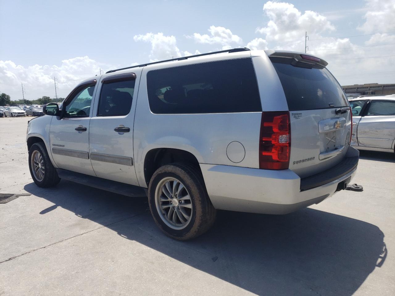 2010 Chevrolet Suburban VIN 1GNUCHE08AR196290 Copart auction photo, front end damage thumbnail 2