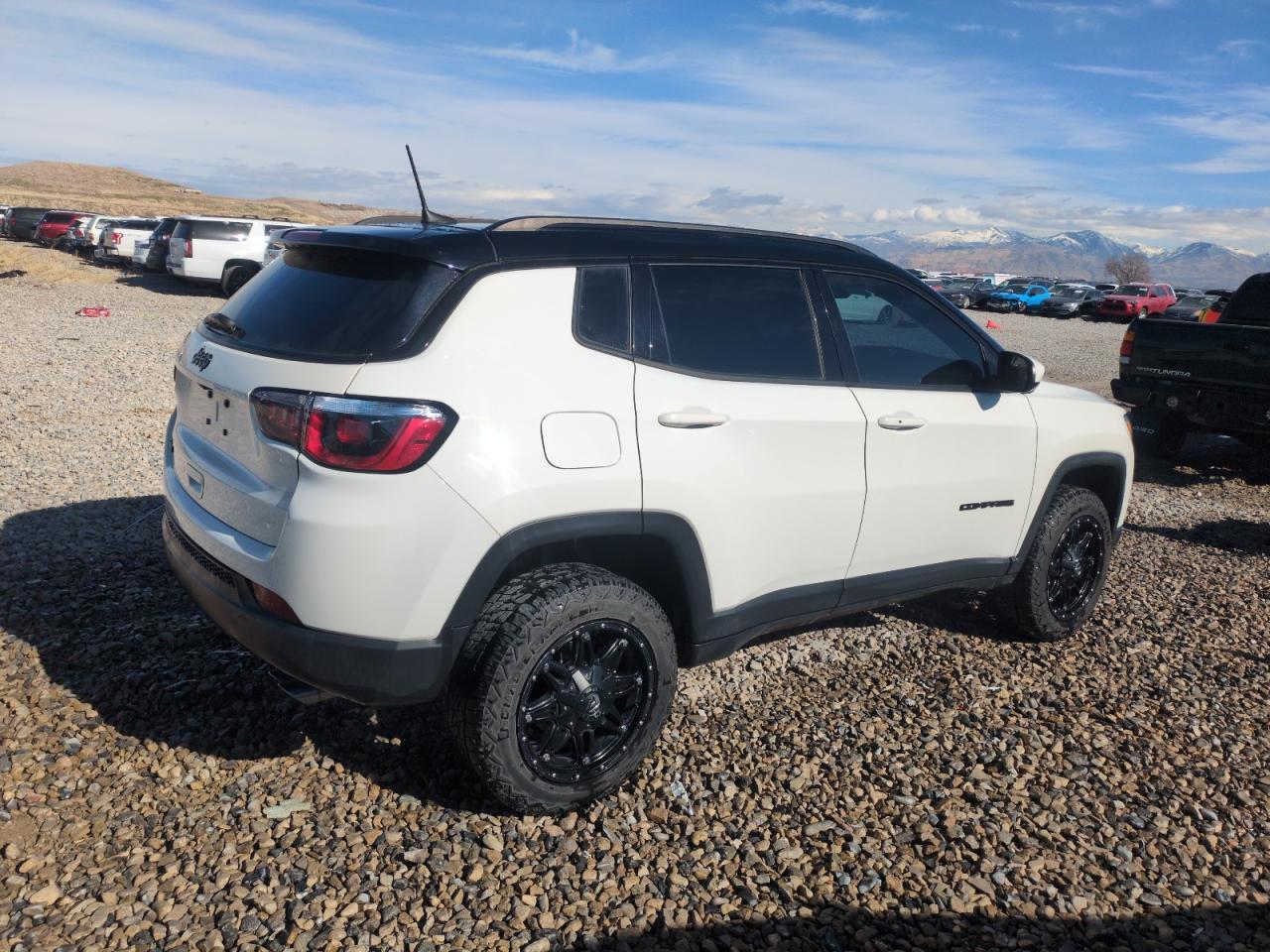 2019 Jeep Compass VIN 3C4NJDBB5KT595068 Copart auction photo, front end damage thumbnail 3