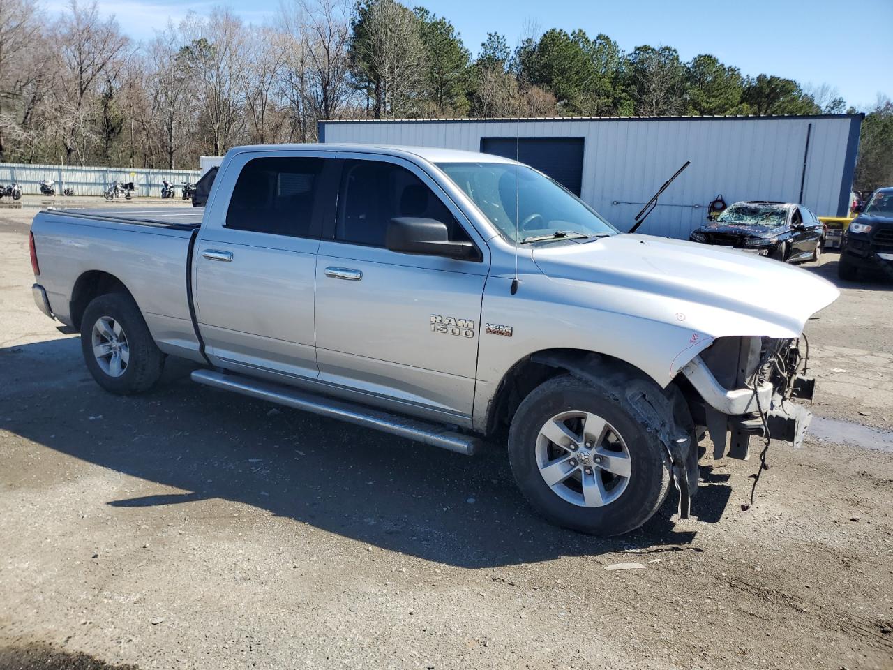2016 RAM 1500 VIN 1C6RR7TT9GS333959 Copart auction photo, front end / minor dent/scratches damage thumbnail 4