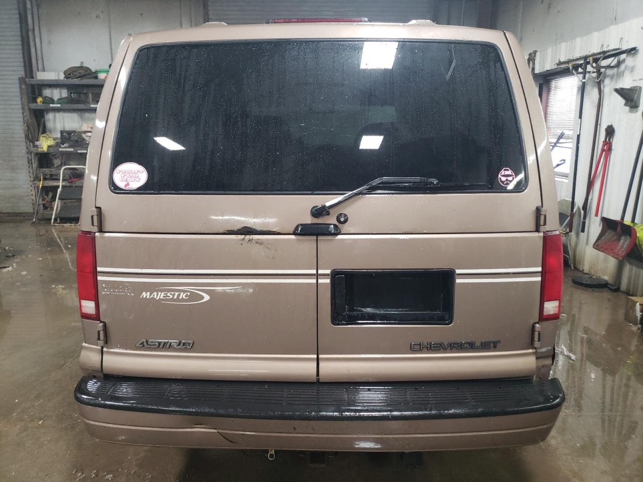 2000 Chevrolet Astro VIN 1GBEL19W2YB150562 Copart auction photo, front end damage thumbnail 6