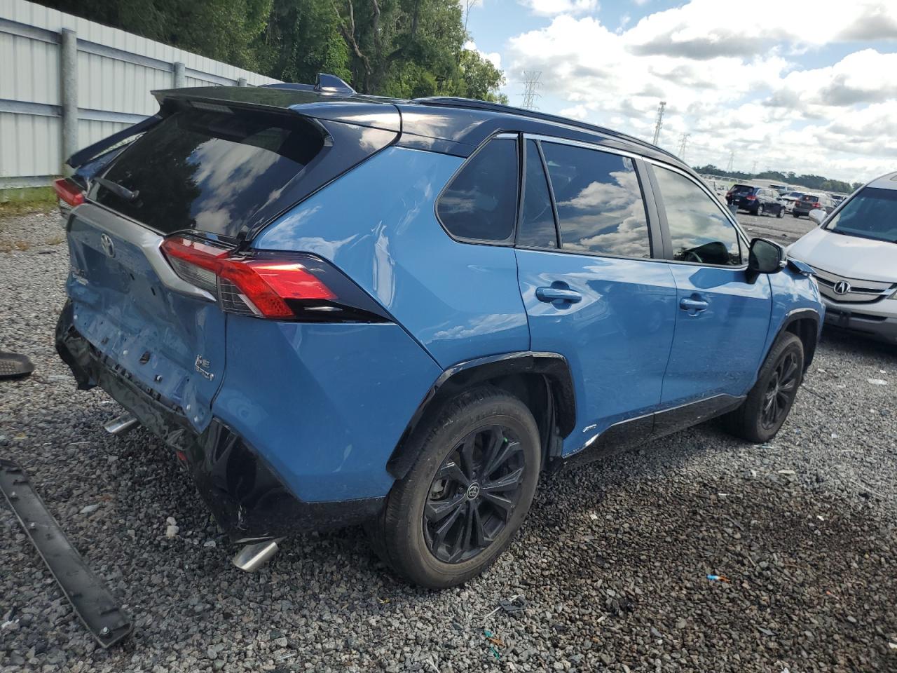 2022 Toyota RAV 4 VIN JTME6RFV7ND525679 Copart auction photo, front end / rear end damage thumbnail 3