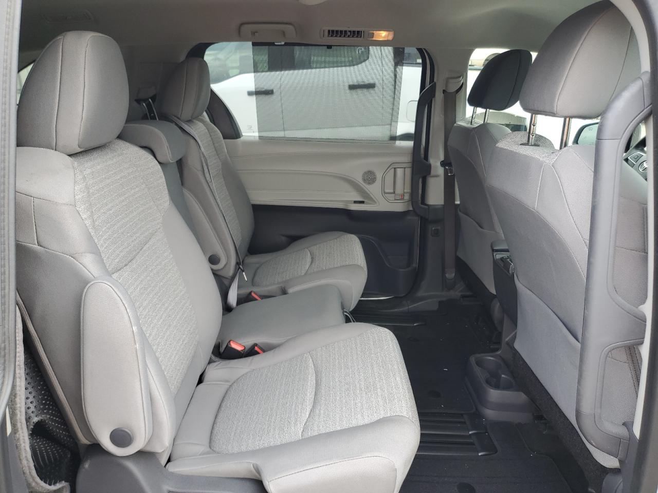 2021 Toyota Sienna VIN 5TDKRKEC5MS030689 Copart auction photo, front end / minor dent/scratches damage thumbnail 11