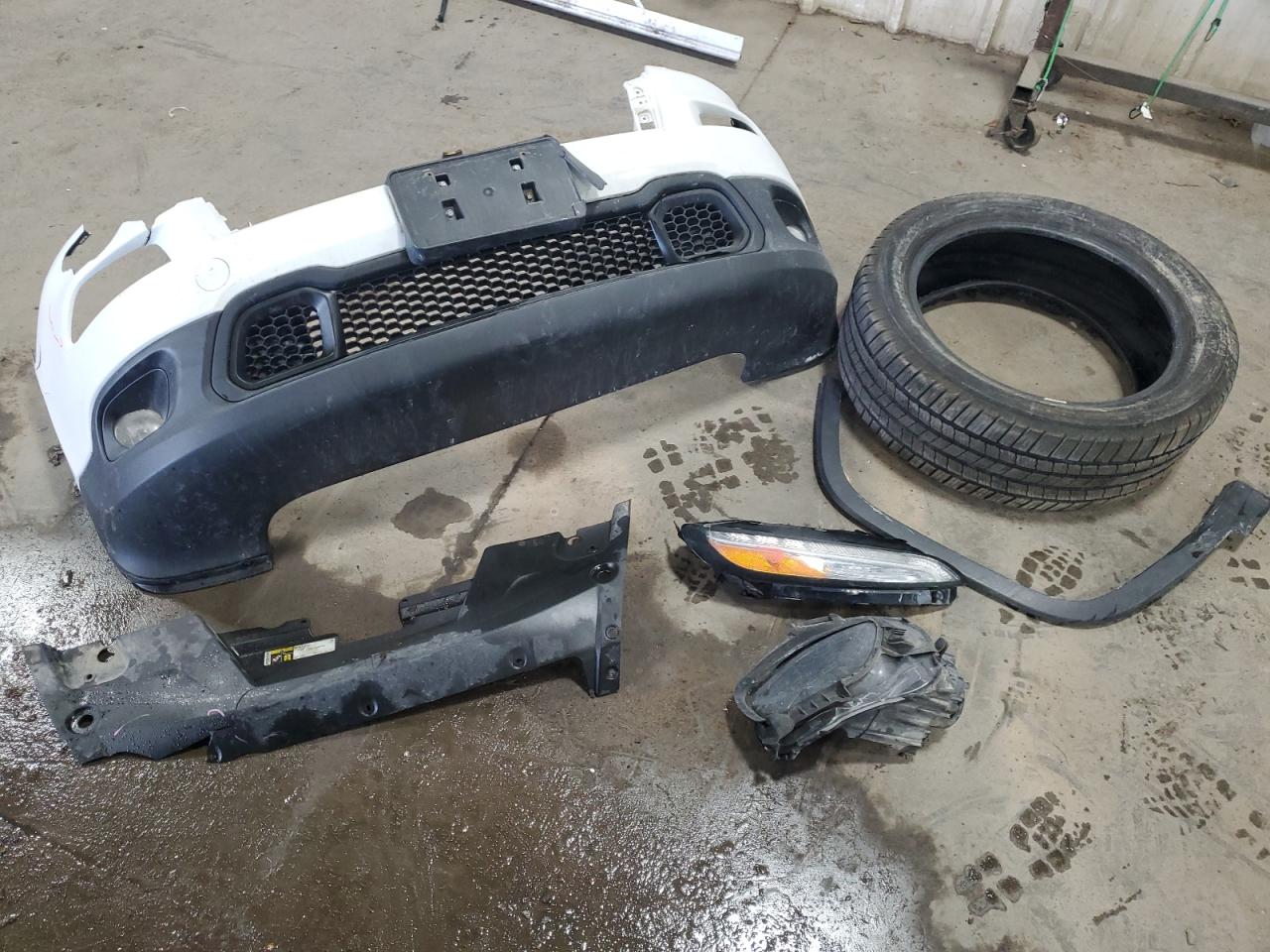 2015 Jeep Grand Cherokee VIN 1C4PJMCS8FW588462 Copart auction photo, front end damage thumbnail 13