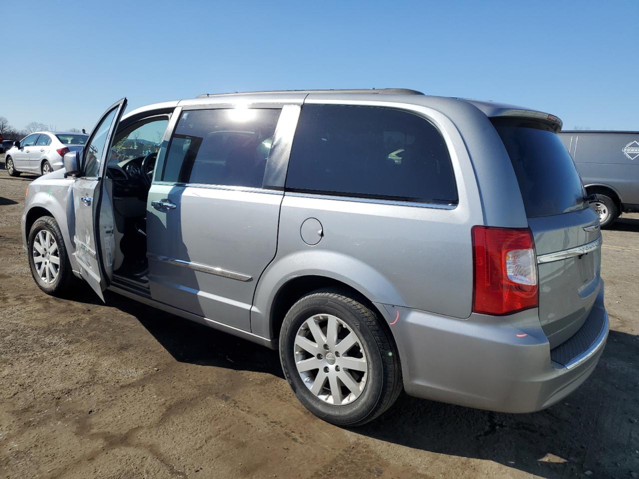 2015 Chrysler Town & Country VIN 2C4RC1BGXFR589541 Copart auction photo, side damage thumbnail 2