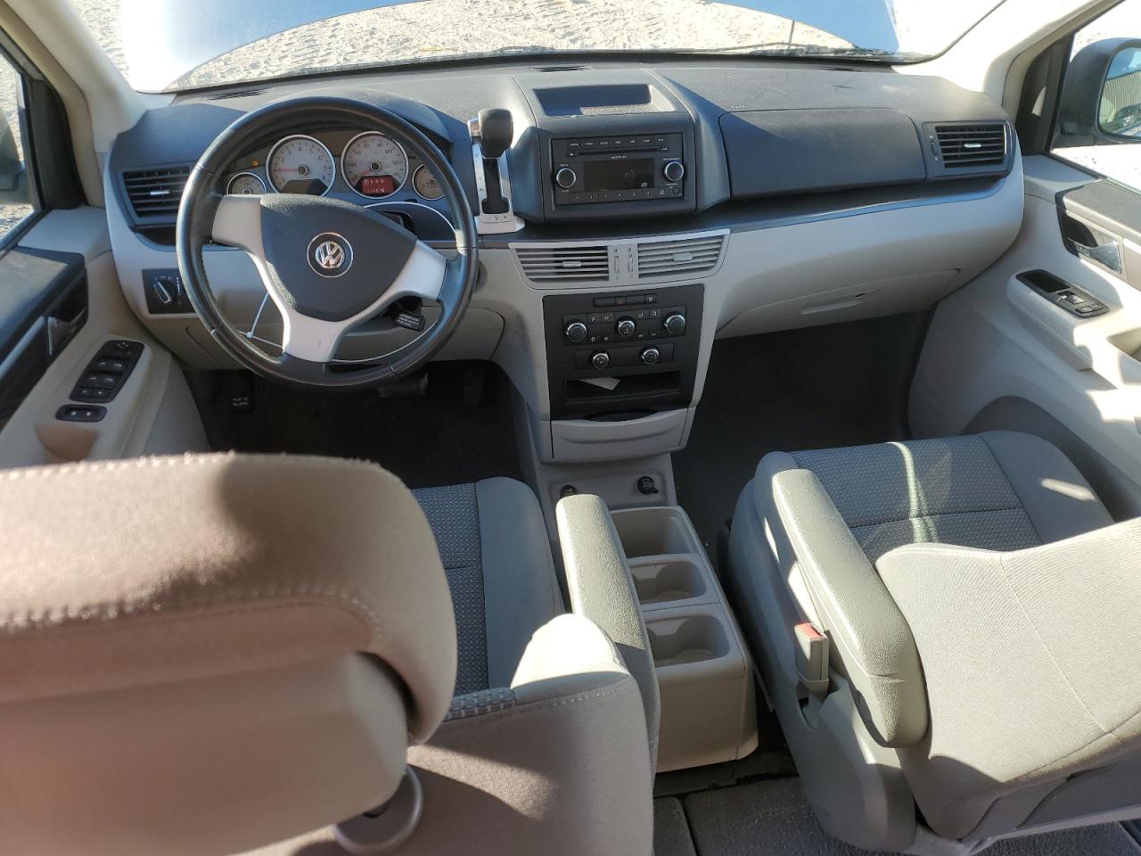 2010 Volkswagen Routan VIN 2V4RW4D11AR395660 Copart auction photo, front end damage thumbnail 8