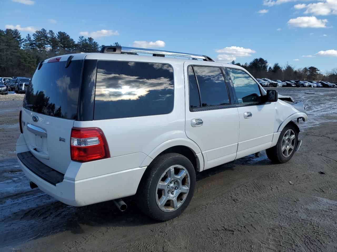 2014 Ford Expedition VIN 1FMJU2A59EEF11288 Copart auction photo, front end / side damage thumbnail 3