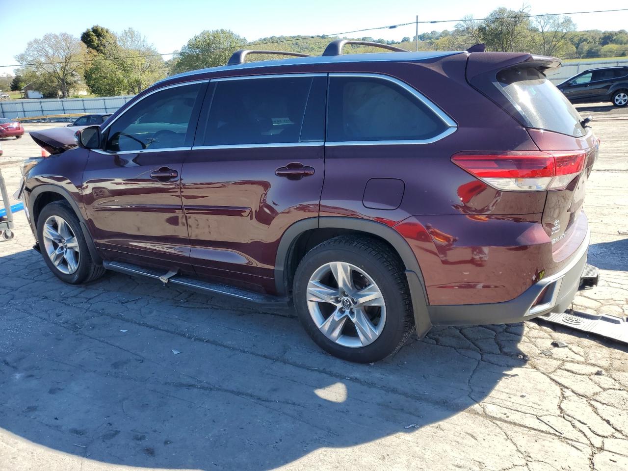 2019 Toyota Highlander VIN 5TDDZRFH9KS970924 Copart auction photo, front end damage thumbnail 2