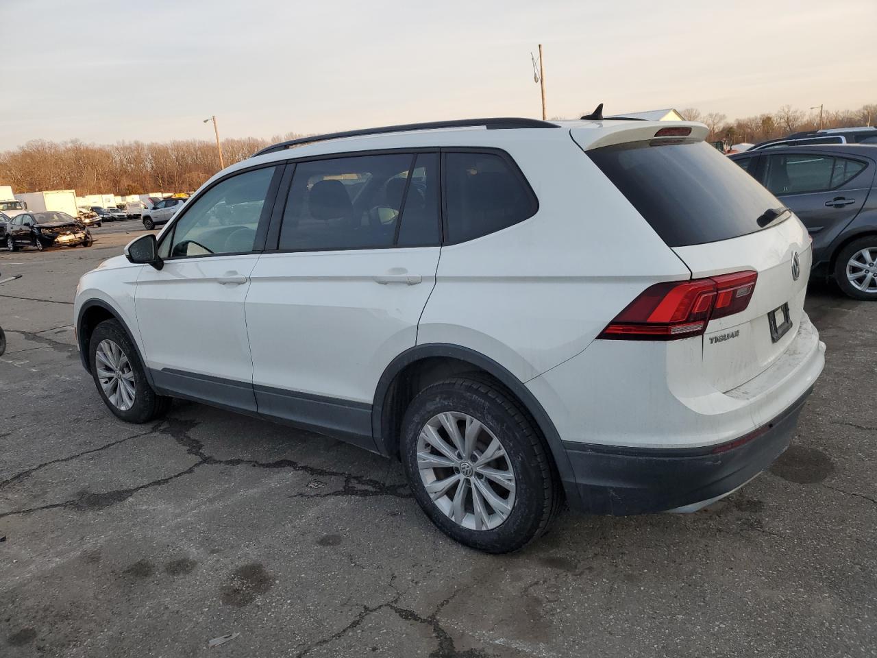 2020 Volkswagen Tiguan VIN 3VV0B7AXXLM087794 Copart auction photo, rear end damage thumbnail 2