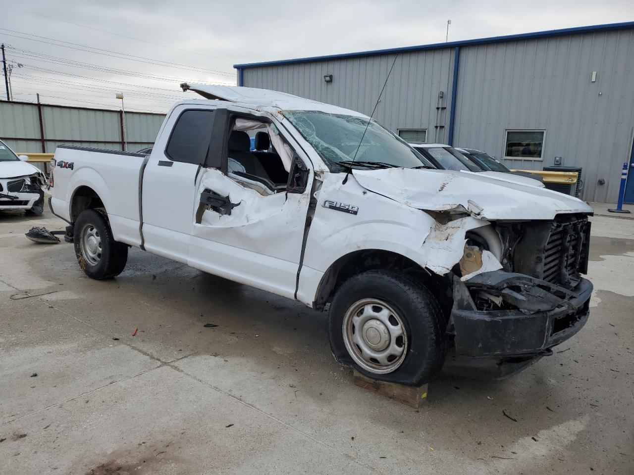 2016 Ford F-150 VIN 1FTFX1EF7GKF57852 Copart auction photo, front end / side damage thumbnail 4