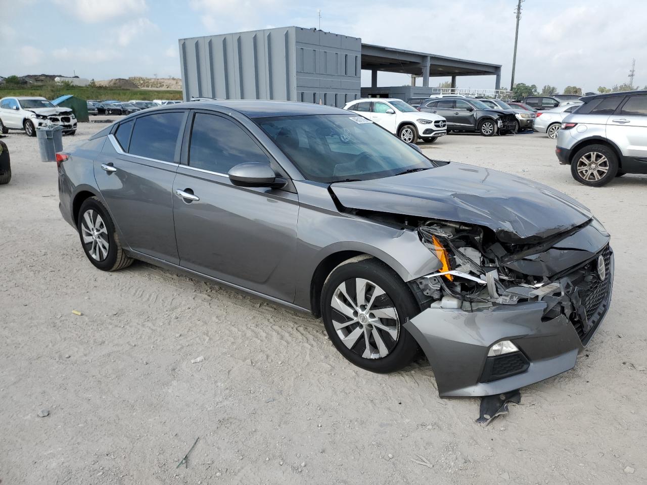 2020 Nissan Altima VIN 1N4BL4BV9LC209505 Copart auction photo, front end / minor dent/scratches damage thumbnail 4
