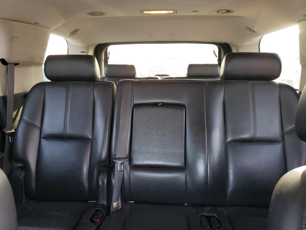 2009 GMC Yukon VIN 1GKFK33009R240907 Copart auction photo, side / hail damage thumbnail 10