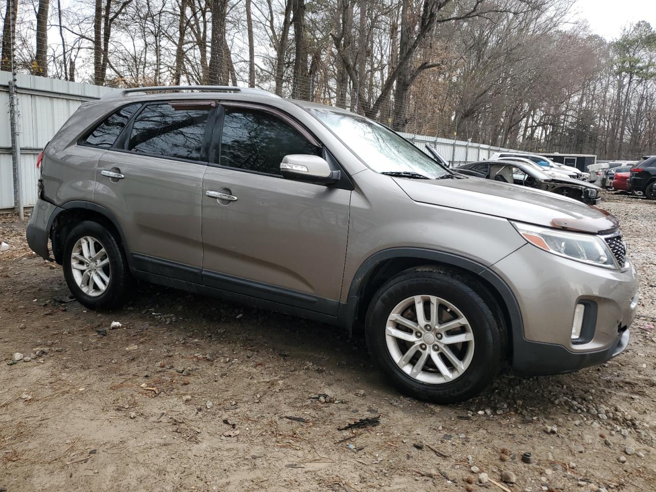 2015 KIA Sorento VIN 5XYKT4A67FG631762 Copart auction photo, rear end / front end damage thumbnail 4