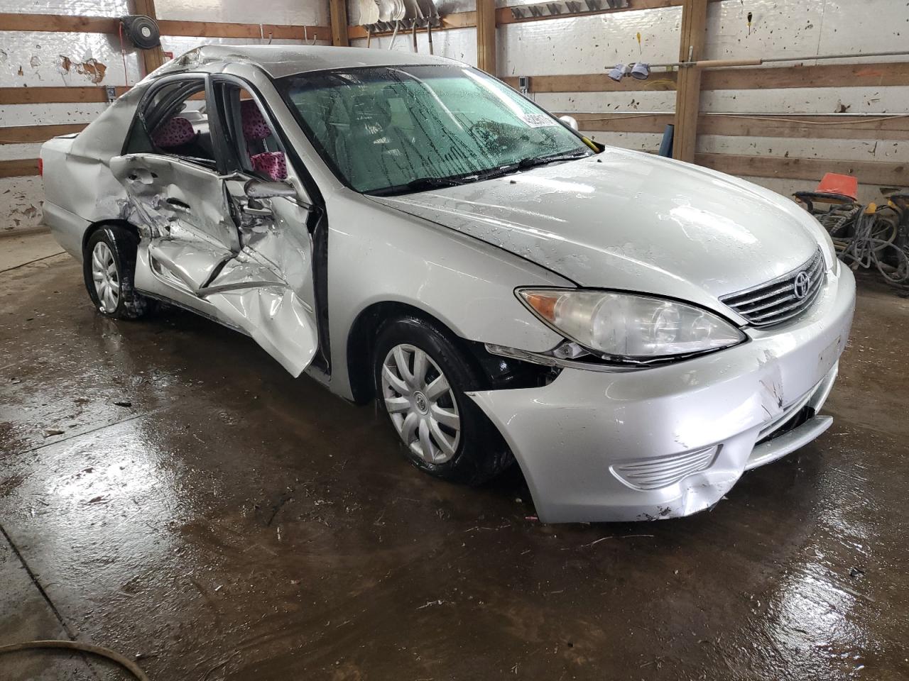 2006 Toyota Camry VIN 4T1BE32KX6U164623 Copart auction photo, side / front end damage thumbnail 4