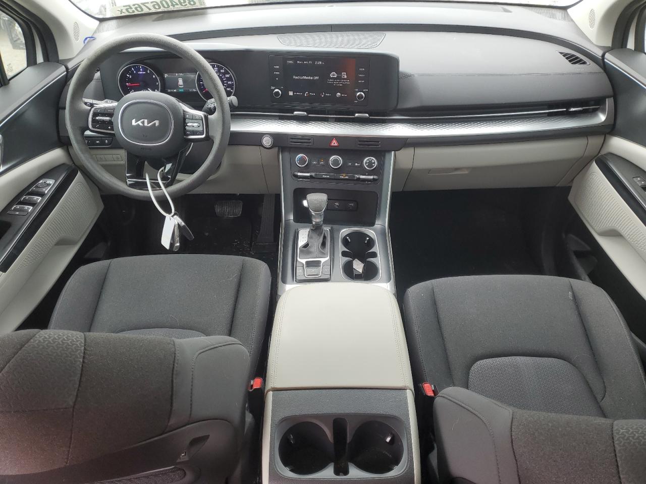 2024 KIA Carnival VIN KNDNB4H3XR6352860 Copart auction photo, rear end / minor dent/scratches damage thumbnail 8