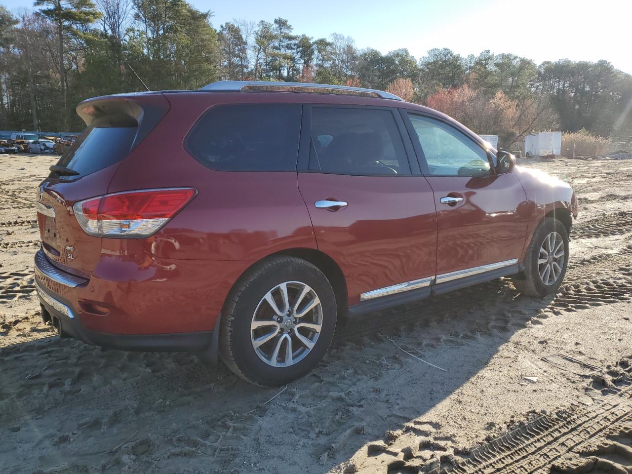 2014 Nissan Pathfinder VIN 5N1AR2MM0EC715347 Copart auction photo, front end / minor dent/scratches damage thumbnail 3
