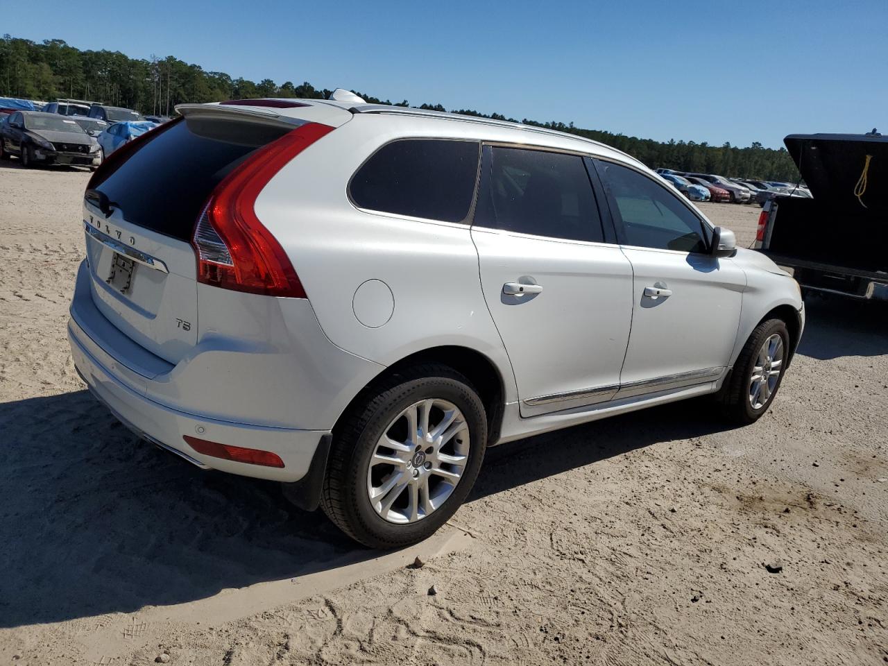 2016 Volvo XC60 VIN YV440MDK0G2797205 Copart auction photo, front end / rear end damage thumbnail 3