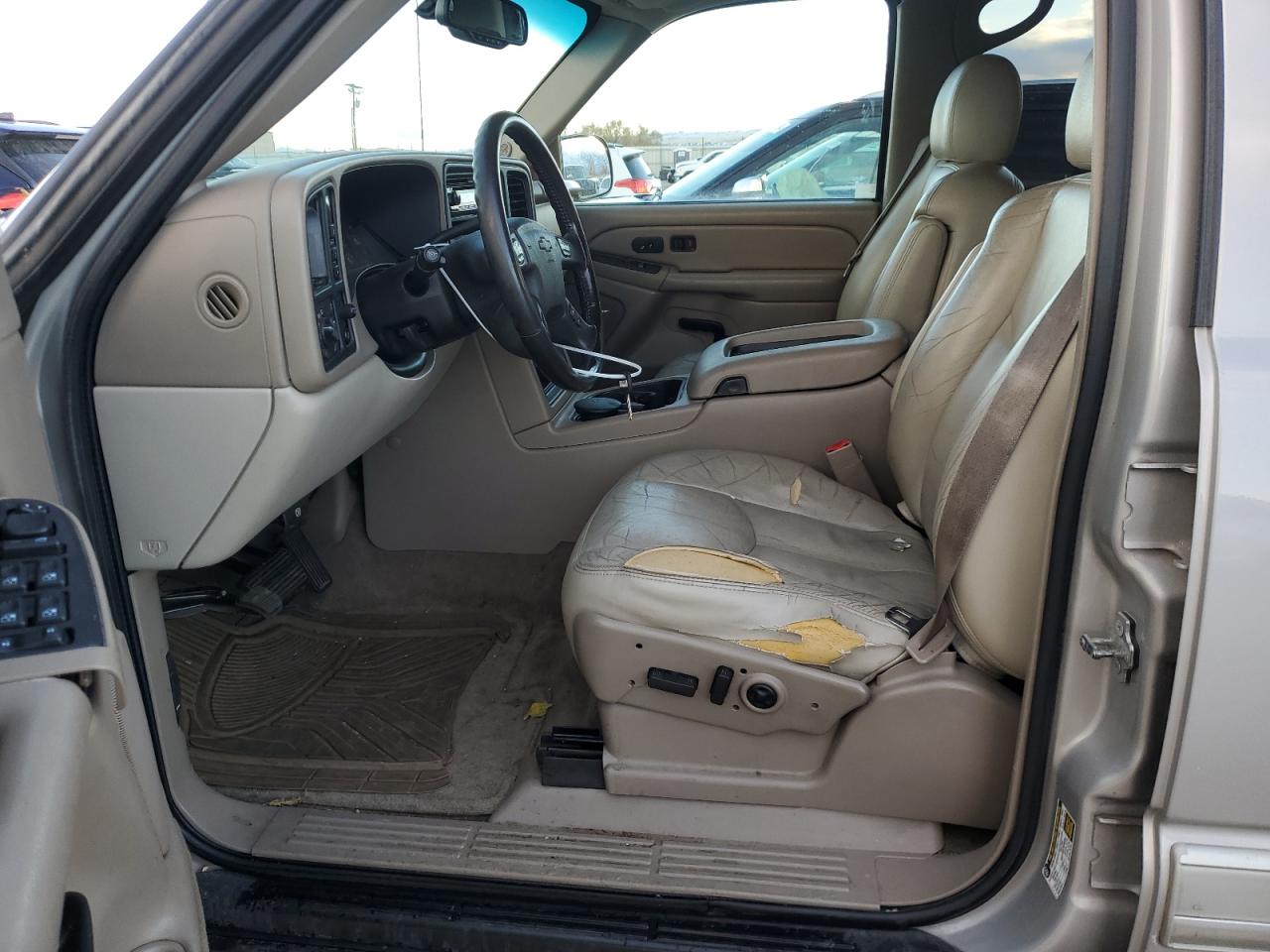 2004 Chevrolet Suburban VIN 1GNFK16Z04J236994 Copart auction photo, side damage thumbnail 7