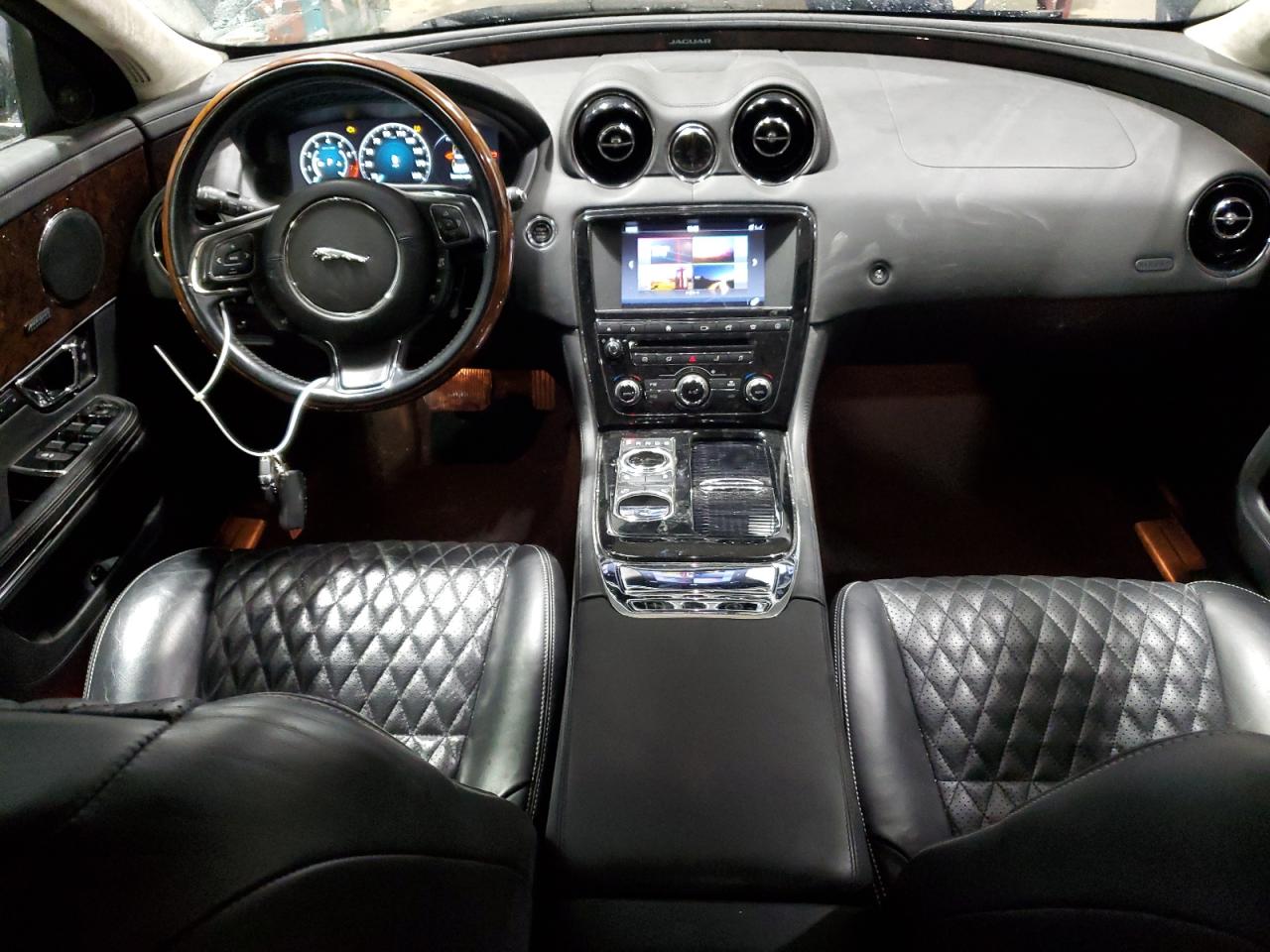 2017 Jaguar XJ VIN SAJWJ2GDXH8W08618 Copart auction photo, minor dent/scratches damage thumbnail 8